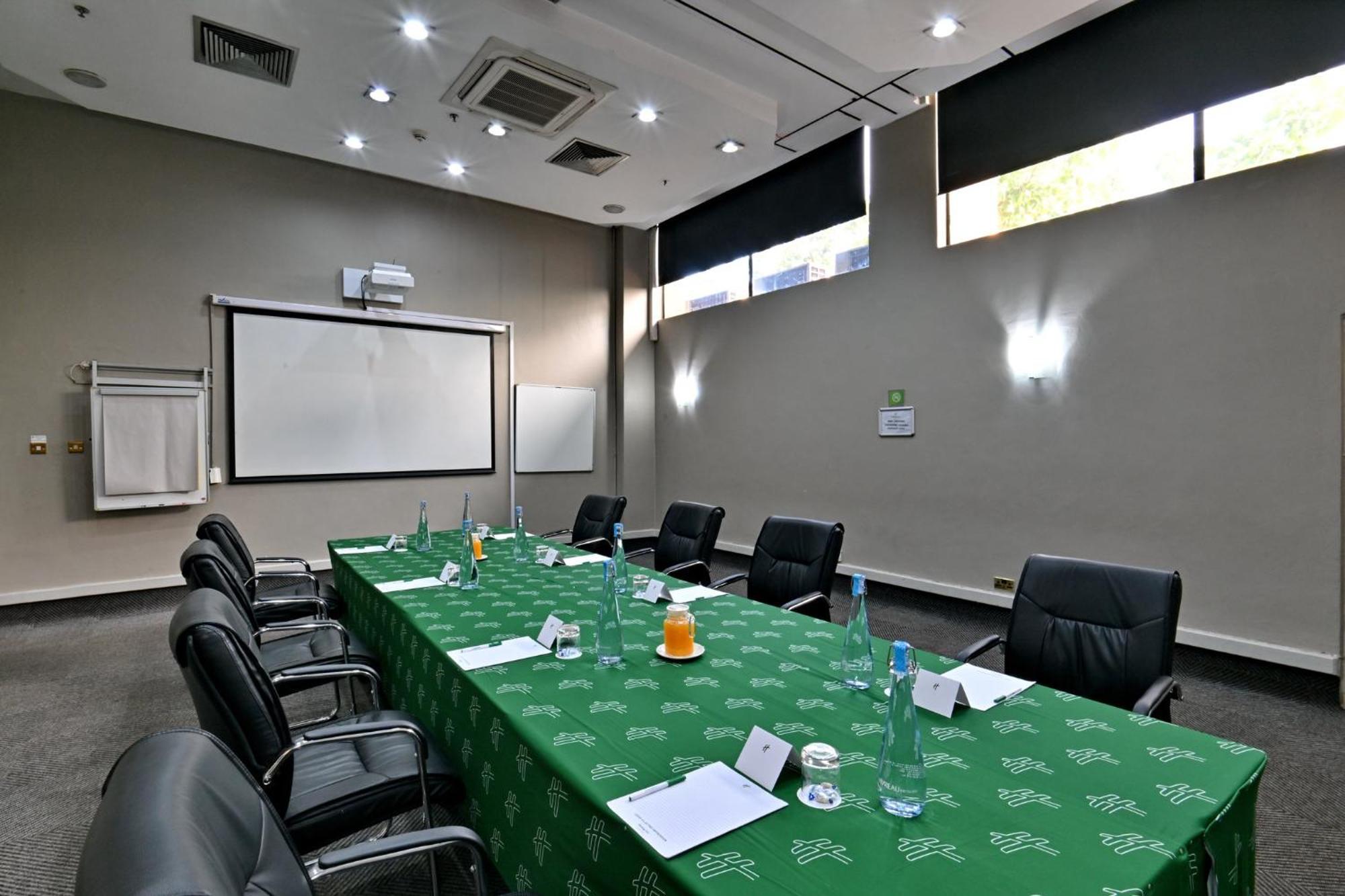 Holiday Inn - Harare By Ihg Exterior foto